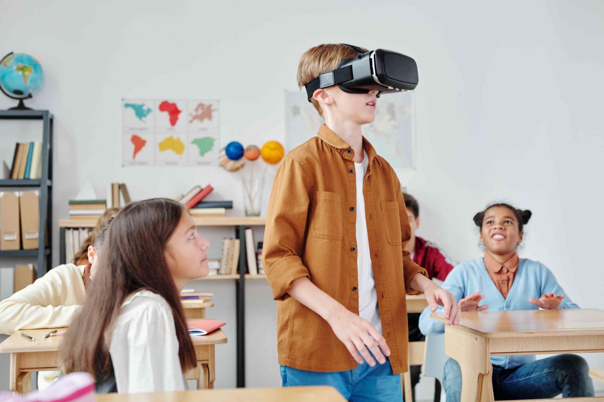 Learning with virtual reality